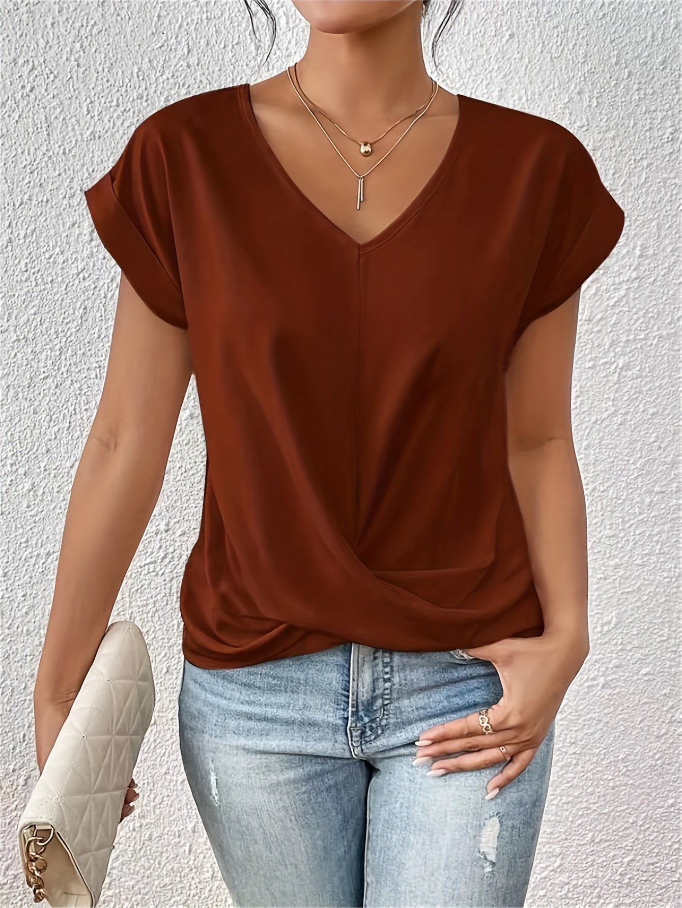 Casual T-shirt with sweetheart neckline