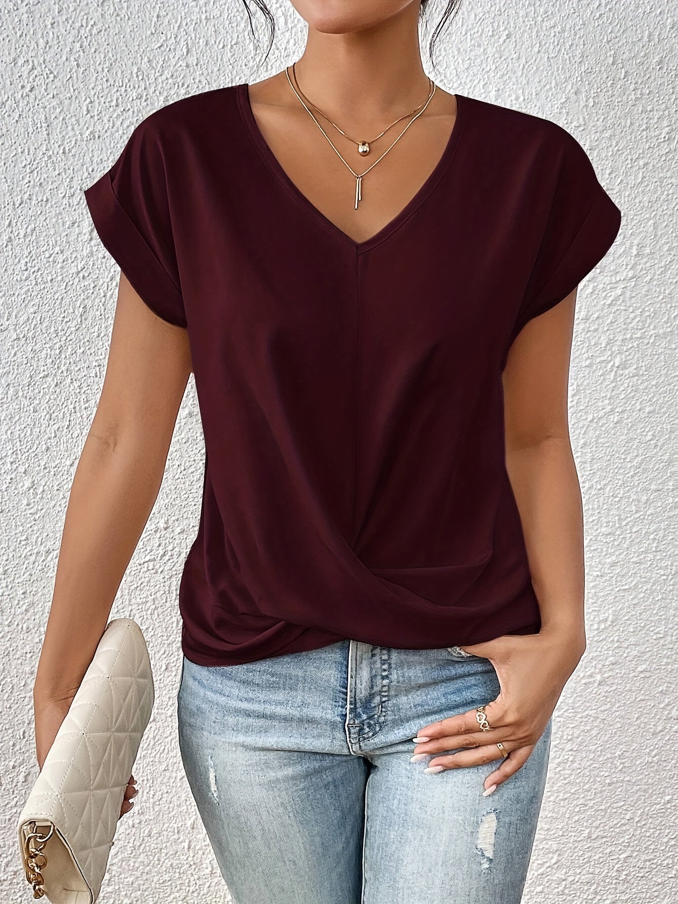 Casual T-shirt with sweetheart neckline